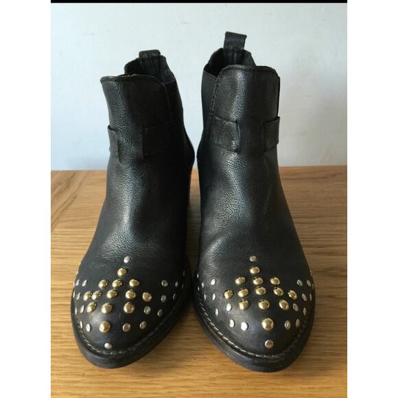 WOMENS BLACK LEATHER CHELSEA STYLE STUDDED ANKLE BOOTS EUR39 - Picture 1 of 3